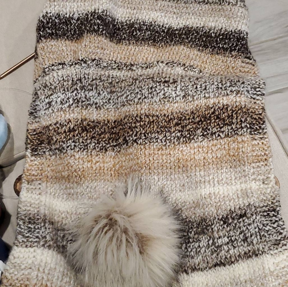 Handmade rabbit poncho - Picture 4 of 5